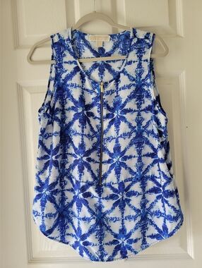 Like New. Michael Kors Blue Floral Tile Print Sleeveless Zip-Front Top Size-L